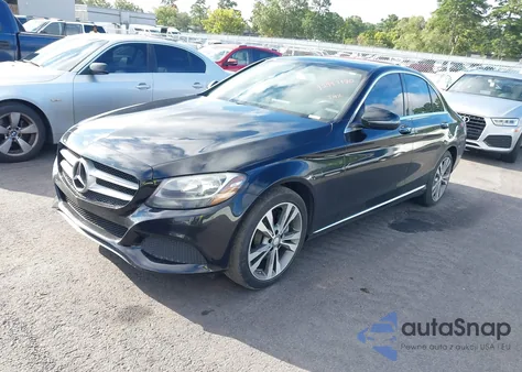 2016 Mercedes-Benz C 300 z USA, uszkodzony, nr VIN 55SWF4JB7GU105306